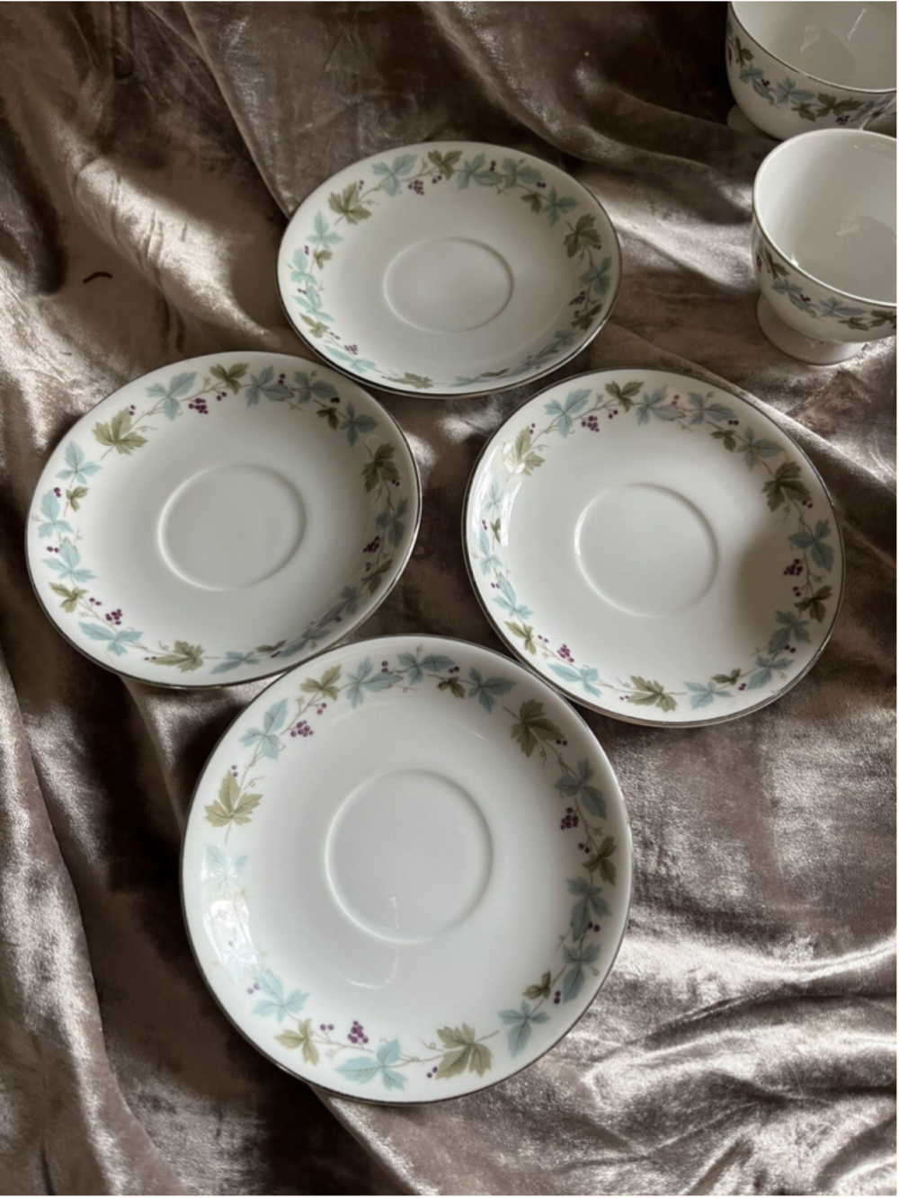 6 Vintage Fine China Japan 6701 Grape Pattern Cups & Saucers. 4 Sets plus 2 cups